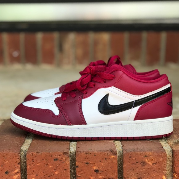 Air Jordan 1 Low Noble Red Size 5Y / 6.5 Wmns - Picture 2 of 8